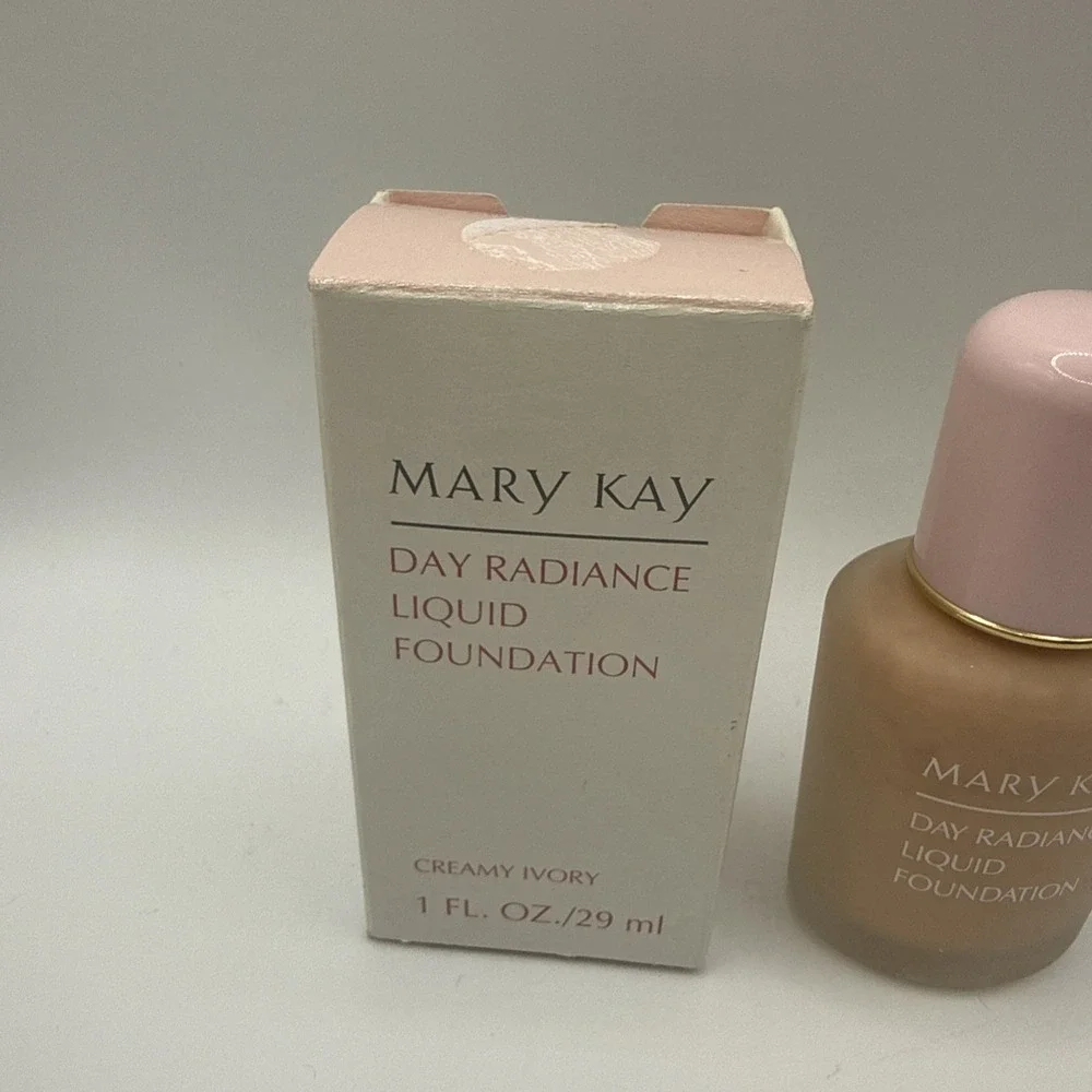 NOS Mary Kay Day‎ Radiance Liquid Foundation Creamy Ivory 1070 NIB Very Rare